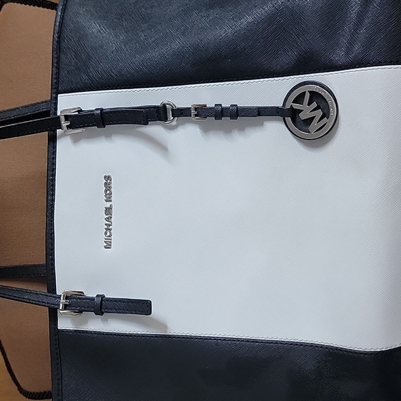 Michael Kors Large Tote Black and White - Picture 2 of 9